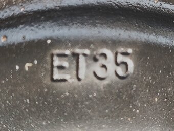 Fiat 14J zimní kola na plechových ráfcích .Rozteč 4krát 98mm - 5