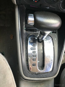 VW Golf 4 1998 1,6i SR 74kW AKL - díly z auta - 5