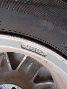 Pneu Citroen 185/65-15 Dot 27 - 5