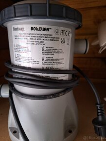 Bazén s příslušenstvím. - 5