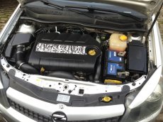 Opel Astra Coupe 1,9CDTI 2005 88kW GTC - díly - 5