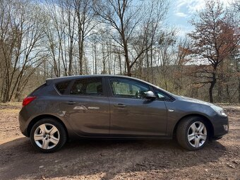 Opel Astra 1.4 Turbo, ve výborném stavu - 5