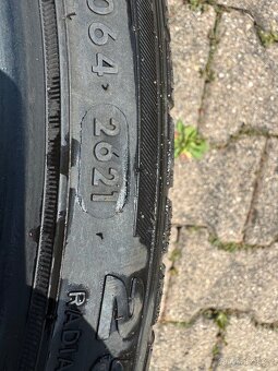 Zimní pneu 255/35 R20 vzorek 7,5mm - 5