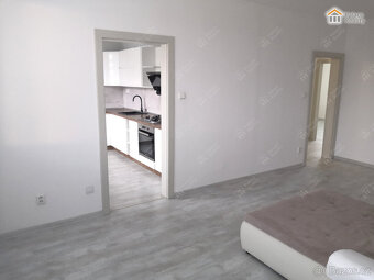 Pronájem moderního bytu 3+1 s lodžií v Jičíně - 5