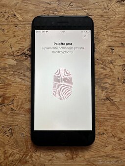 Apple iPhone SE2020 64GB Černý - 5