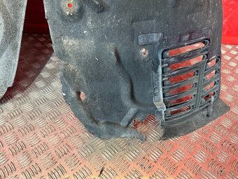 PRAVÝ PŘEDNÍ PODBĚH AUDI A8 4H D4 - 5