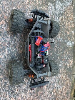 Traxxas maxx - 5
