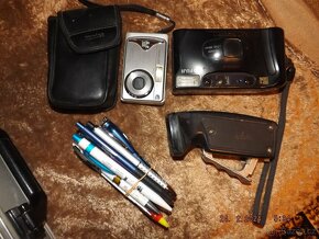 Prodám sběrateli staré fotoaparáty, kameru 8mm,promítačku - 5