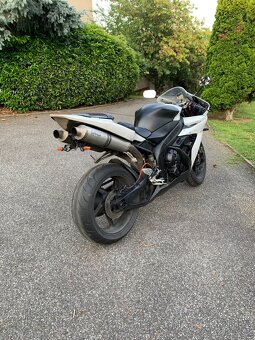 Yamaha YZF 1000 R1 - 5