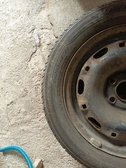 3 Zimní kola a jednu pneumatiku na fabii - 5