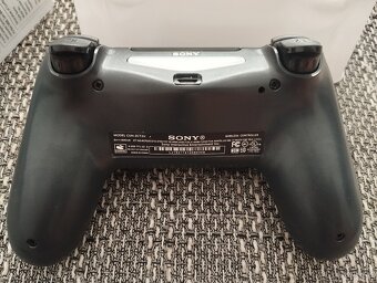 Nový, nepoužívaný ovladač PS4 - 5
