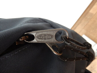 Batoh Eastpak tmavě zelený - 5