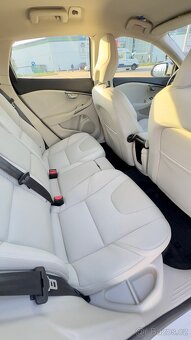 VOLVO V40 D3 110KW 5VÁLEC - 5