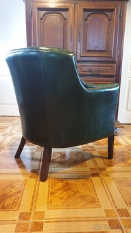 Pěkné kožené křeslo Chesterfield - 5