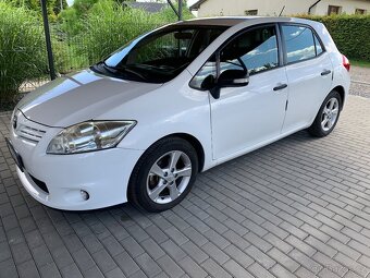 TOYOTA AURIS - 5