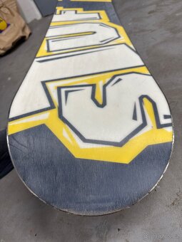 Prodám dětský snowboard Burton 130 - 5