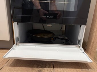 Prodám elektrický sporák MORA E 101 AW - 5