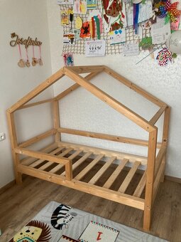 Domečková postel + kvalitní matrace TOP STAV - 5