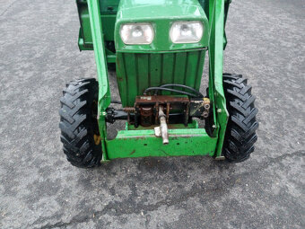 JOHN DEERE S ČELNÍM NAKLADAČEM - 5