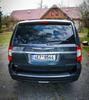 Chrysler Town and Country 3,6L V6 benzín - 5