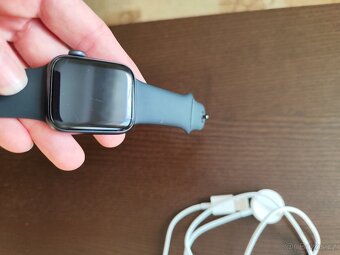 Chytré hodinky Apple Watch 6 - 5