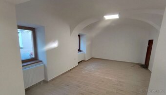 Pronájem obchodní nebytové prostory Netolice, Mírové náměstí - 5