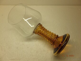 Obrovská ambrová číše, brus hrdla, obsah 1060 ml. - 5