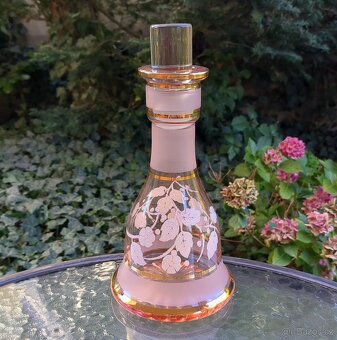 Skleněná růžová karafa se zlacením - 5