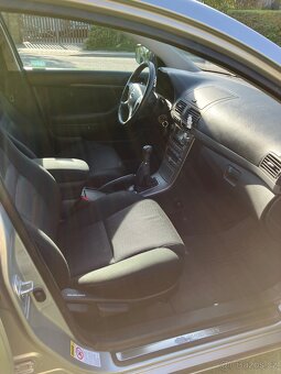 Prodám Toyota Avensis, kombi Motor: 1.8 VVT-i - 5