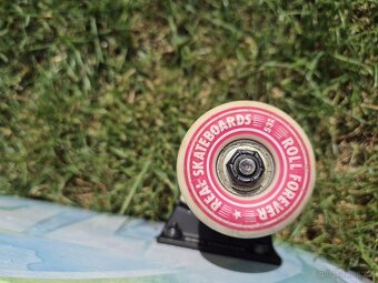 Kvalitní skateboard zn. Real Skateboards - 5