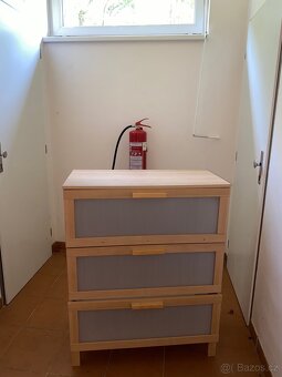 2 vysoké skříně a skříň se šuplíky - 5