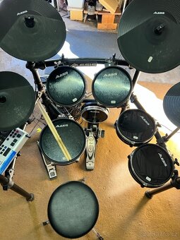 Alesis DM10 + Medeli AP30 kombo – komplet pro bubeníka - 5