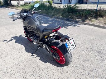 Prodám Ducati Monster 937 šedý - 2023 - 4.436 km - 5