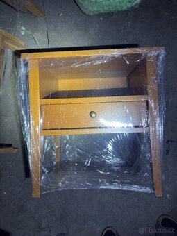 Manželská dřevěná postel 180x200. Původní cena 36tis. - 5