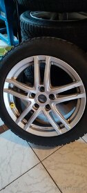 Prodám sadu Alu disků se zimními pneu 205/55 R17 na BMW. - 5