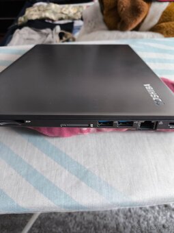 TOSHIBA '13' celokovový notebook jako nový - 5