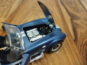 Shelby Cobra 1/18 Road Tough - 5