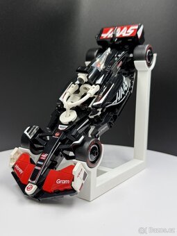 Stojan pro LEGO Speed Champions F1 2025 - Akce 4+1 - 5