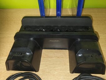 PS4 PRO 1TB příslušenství + vyčištěný - 5