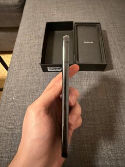 Samsung Galaxy S22 - 5