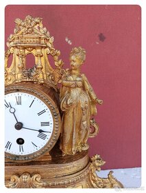 figurální zdobené mosazné mechanické hodiny Francie 1910 - 5