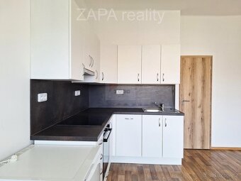 pronájem bytu 2+kk 48m2 po rekonstrukci 4. patro cihla výtah - 5