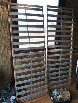 Prodám dřevěnou postel - 5