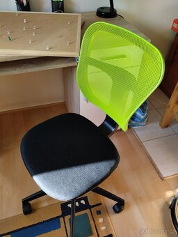 Psací stůl, židle, nástěnka - 5