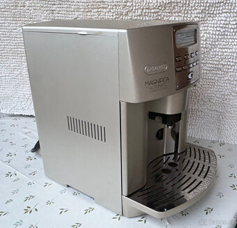 Prodám 2 ks kávovarů De Longhi - - 5