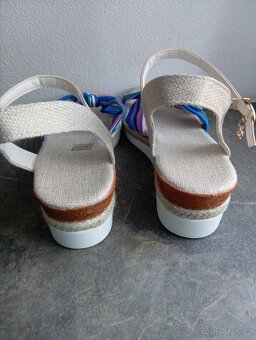Dámské sandále na klínku 41 - 5
