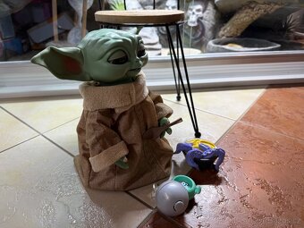 Interaktivní baby Yoda s příslušenstvím - 5