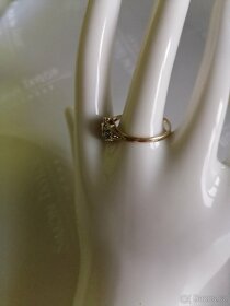 Zlatý prsten s diamanty a rubínem - 5