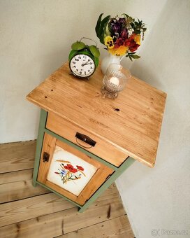 NOČNÍ / ODKLÁDACÍ STOLEK po renovaci - 5