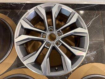 original VW r17 Passat 3G B8 Soho 3G0601025G - 5